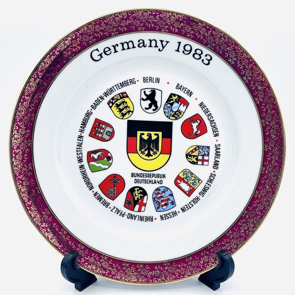 Vintage 1983 Schedel Plate Heavy Gilt Trim Bavaria Germany Coat of Arms. Nice - Picture 1 of 3